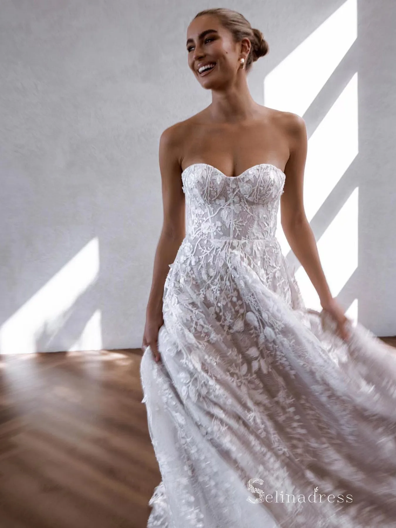 Chic A-line Sweetheart 3D Lace Rustic Wedding Dress Bridal Gowns HKL0140