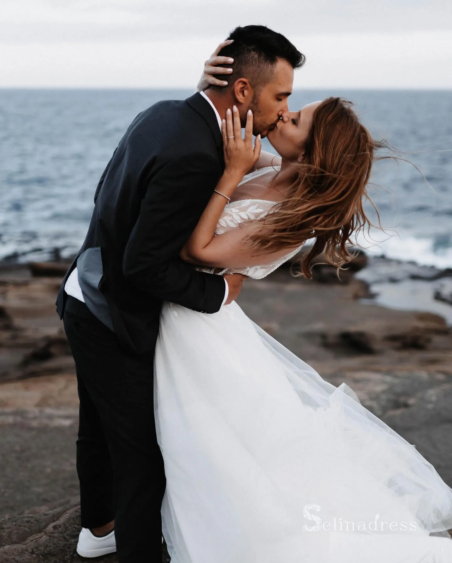 Chic A-line V neck Embroidery Lace Wedding Dresses Applique Modest Wedding Gown MLK0497