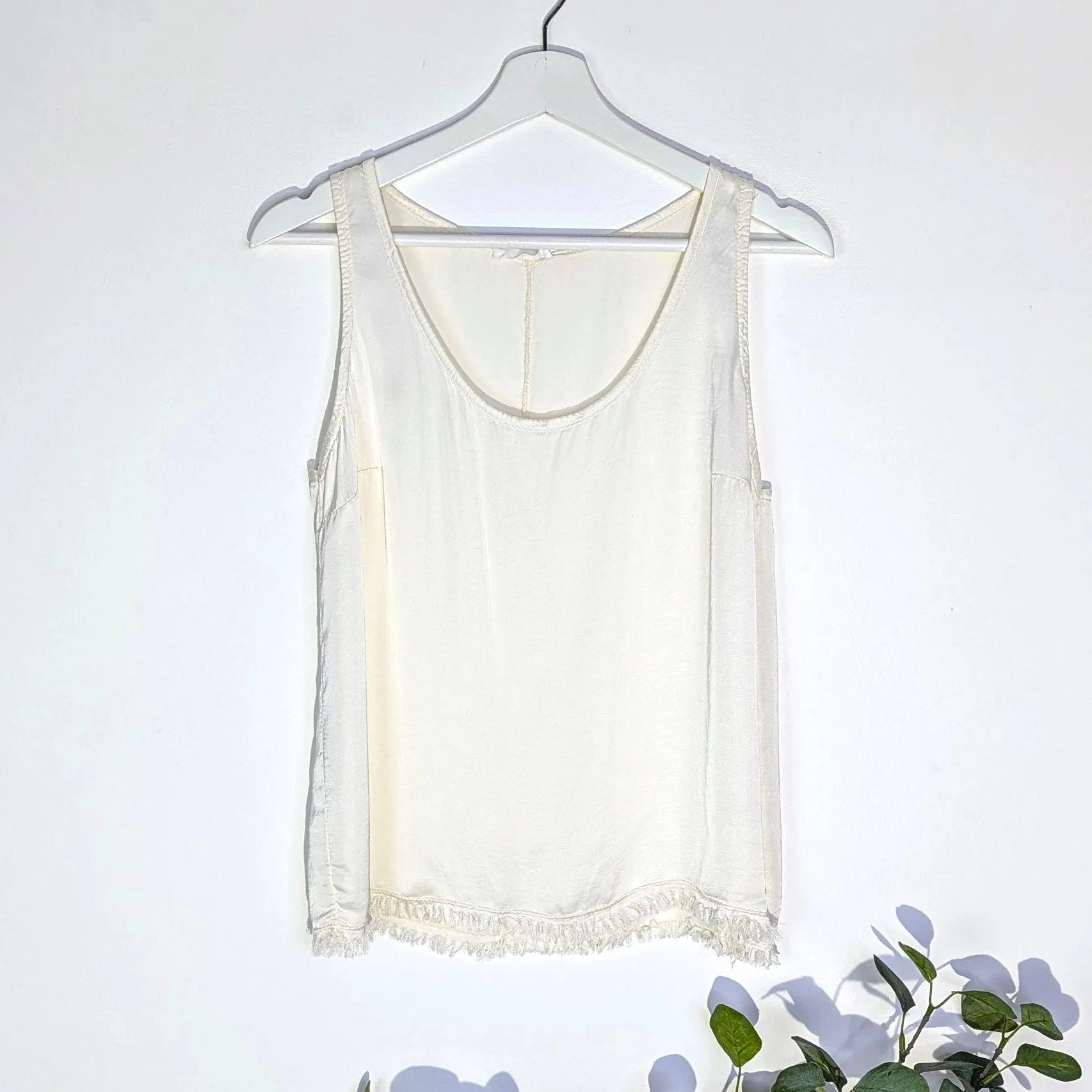 Classy silk mix top with fashionable frayed edge hem (S-M)