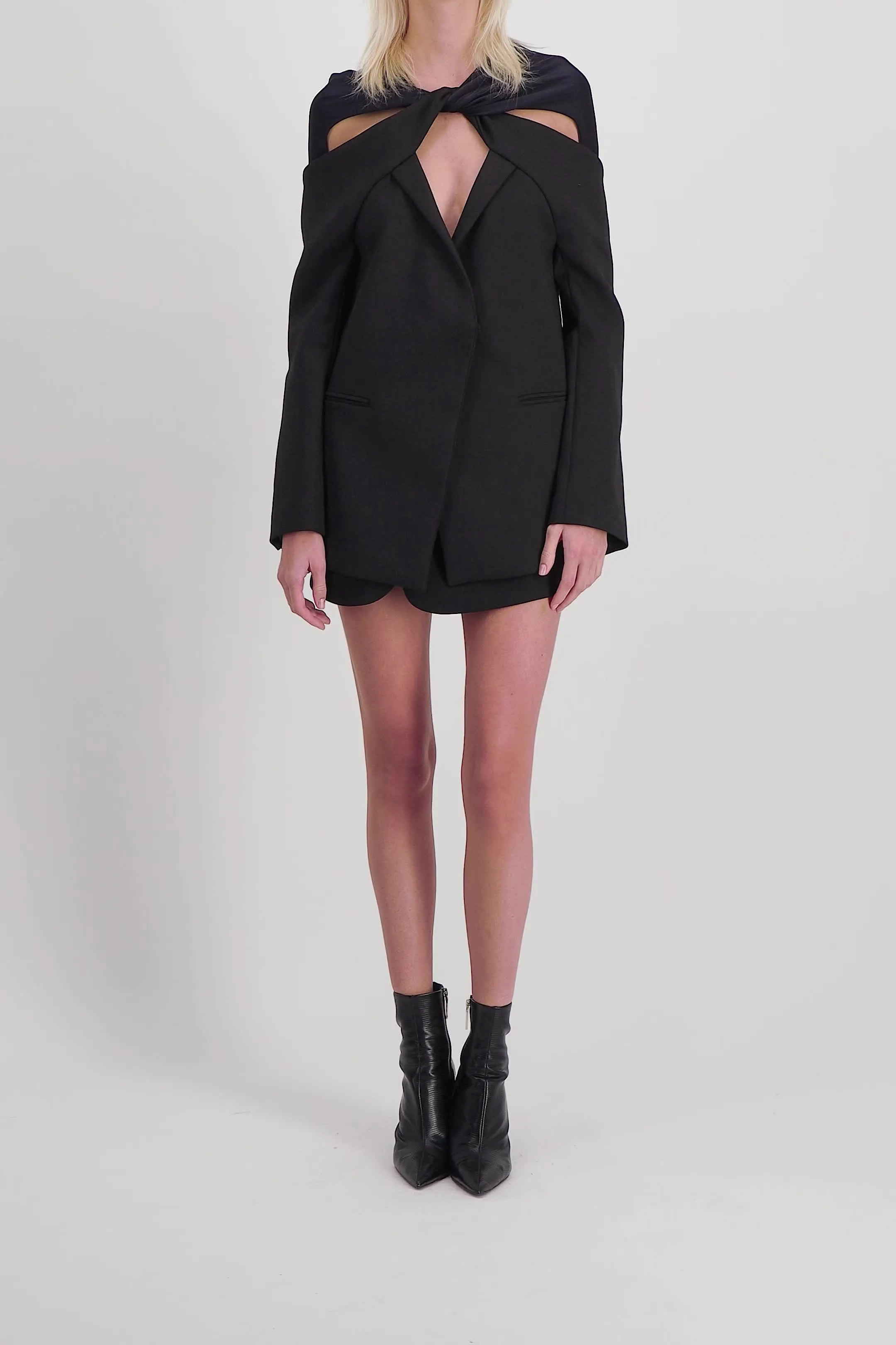 Twisted cut out tailoring long blazer