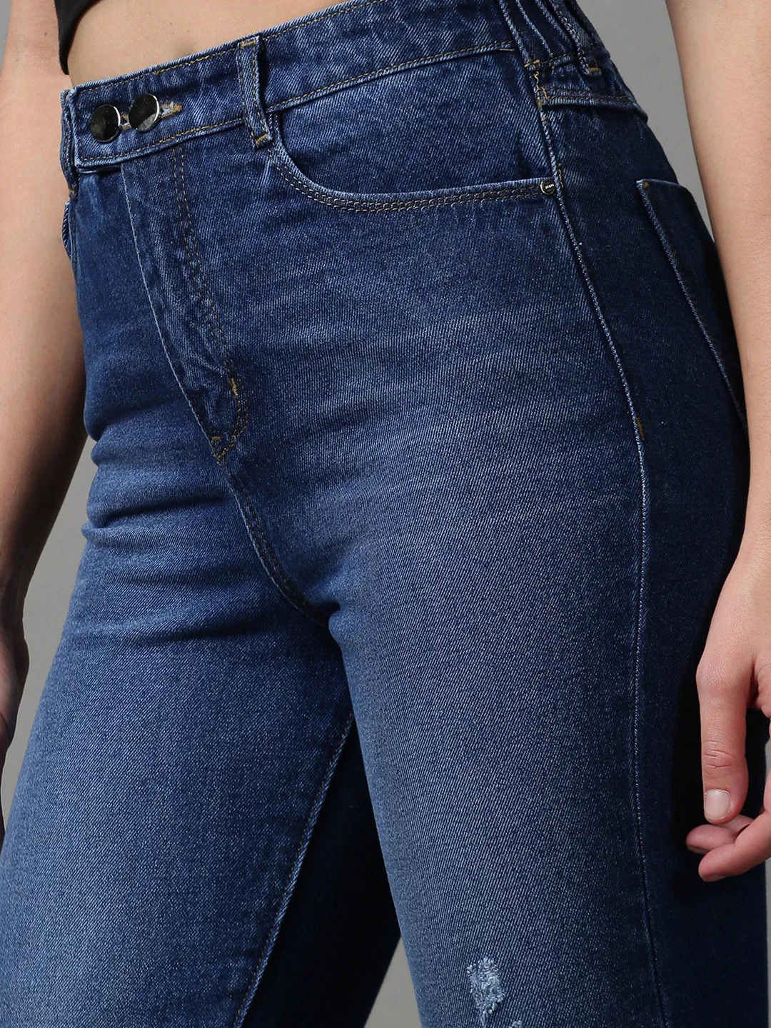 Women Blue Boyfriend Fit Mildly Distressed Light Fade Stretchable Jeans