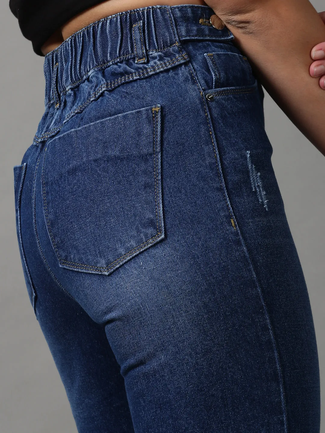 Women Blue Boyfriend Fit Mildly Distressed Light Fade Stretchable Jeans